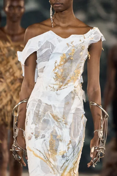 Look 2